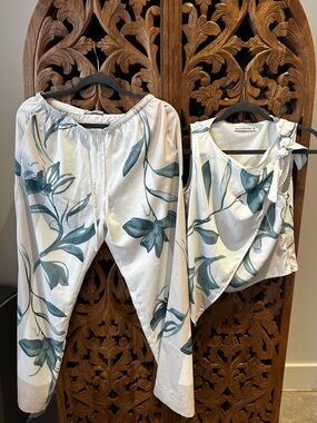 Abercrombie & Fitch White Wide-Leg Pants with Teal Floral Print